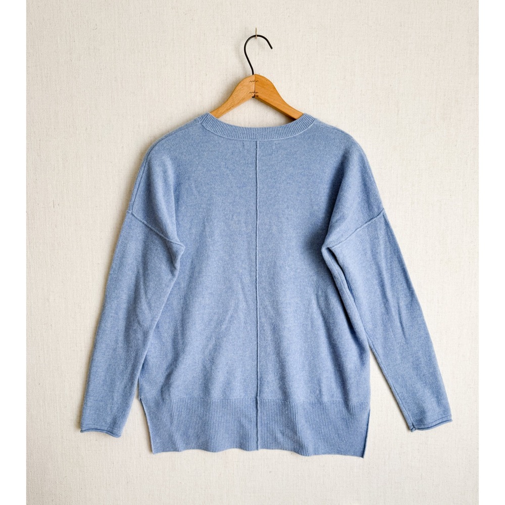 Tahari Pure Luxe 100% Cashmere Sweater Light Blue Crew Neck Seam Detail Medium - Picture 4 of 4